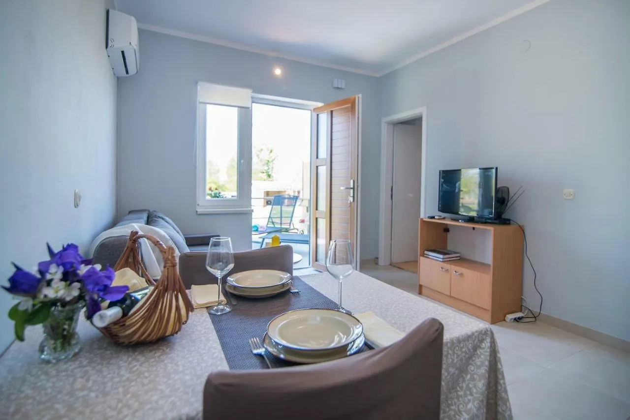 Apartment With Terrace In Filipana Marcana Croatia