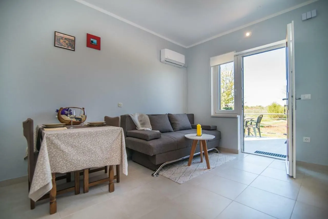 Apartment With Terrace In Filipana Marcana
