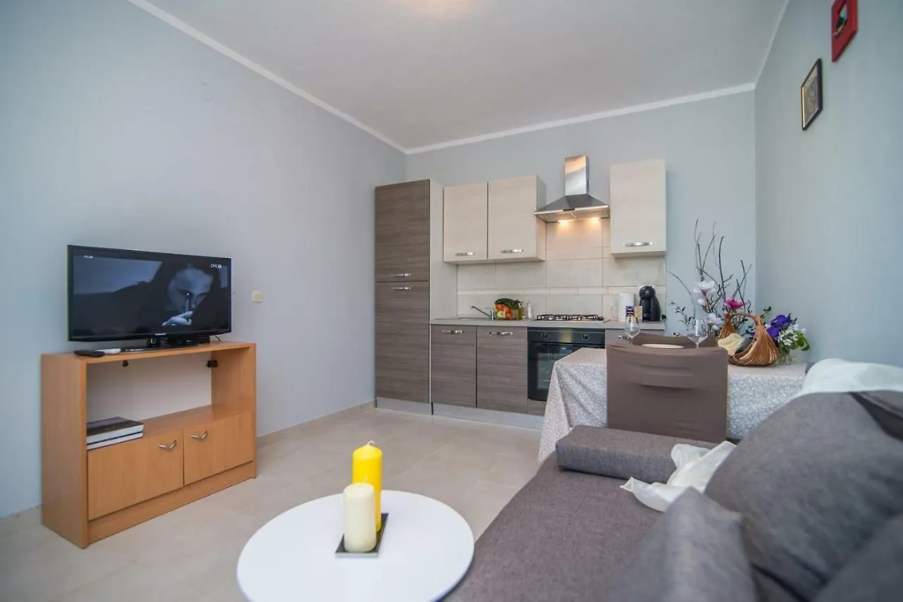 Apartment With Terrace In Filipana Marcana
