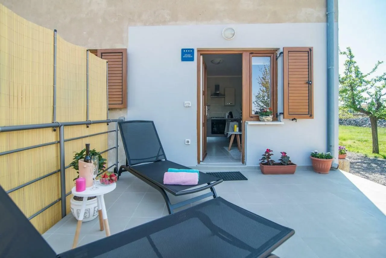 Apartment With Terrace In Filipana Marcana