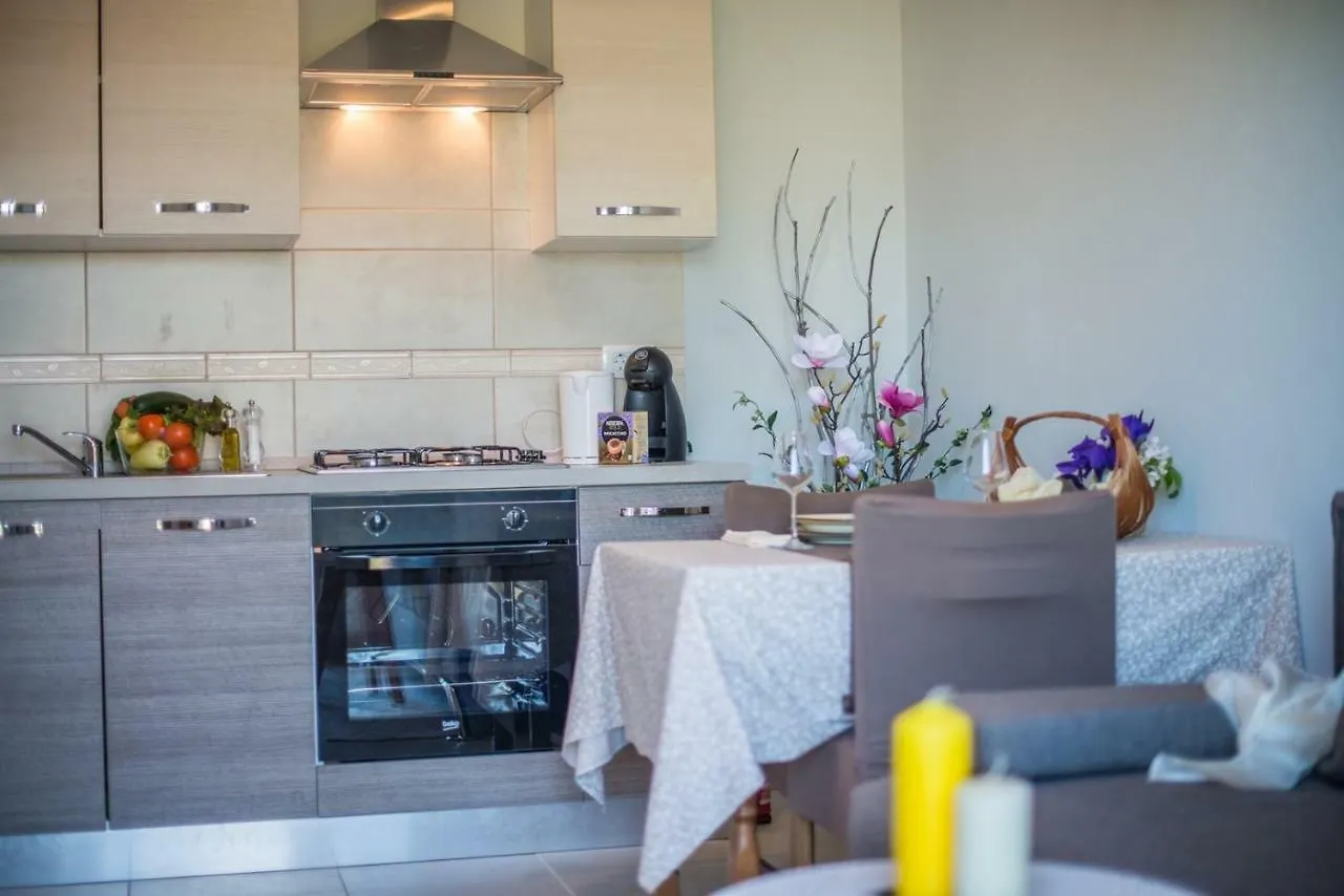 Apartment With Terrace In Filipana Marcana